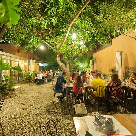 بيت ضيافة Corte Dei Medici - Palace كاتانيا